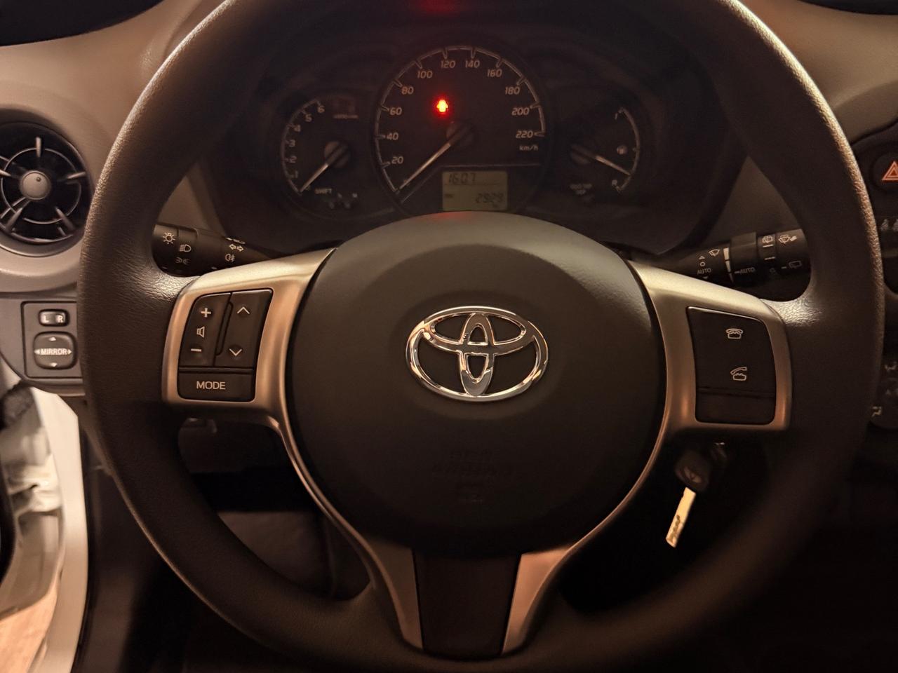 MERAVIGLIOSA TOYOTA YARIS, IN CONDIZIONI DA VETRINA CON SOLI 2930 KM