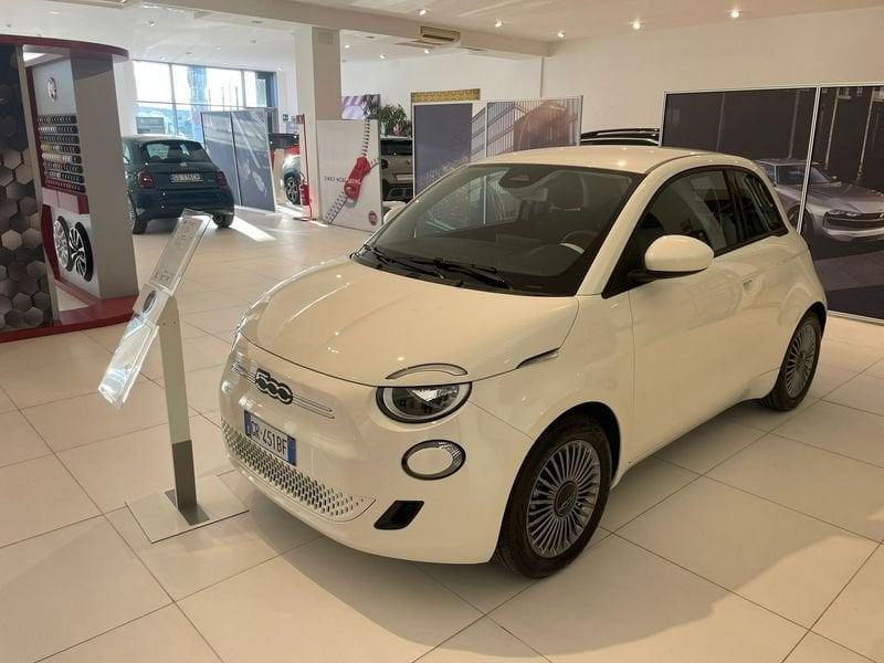 FIAT 500e LA NUOVA 500 Nuova 500 Hatchback My23 La Nuova 500 - 320 Berlina da Concessionaria ufficiale Stellan