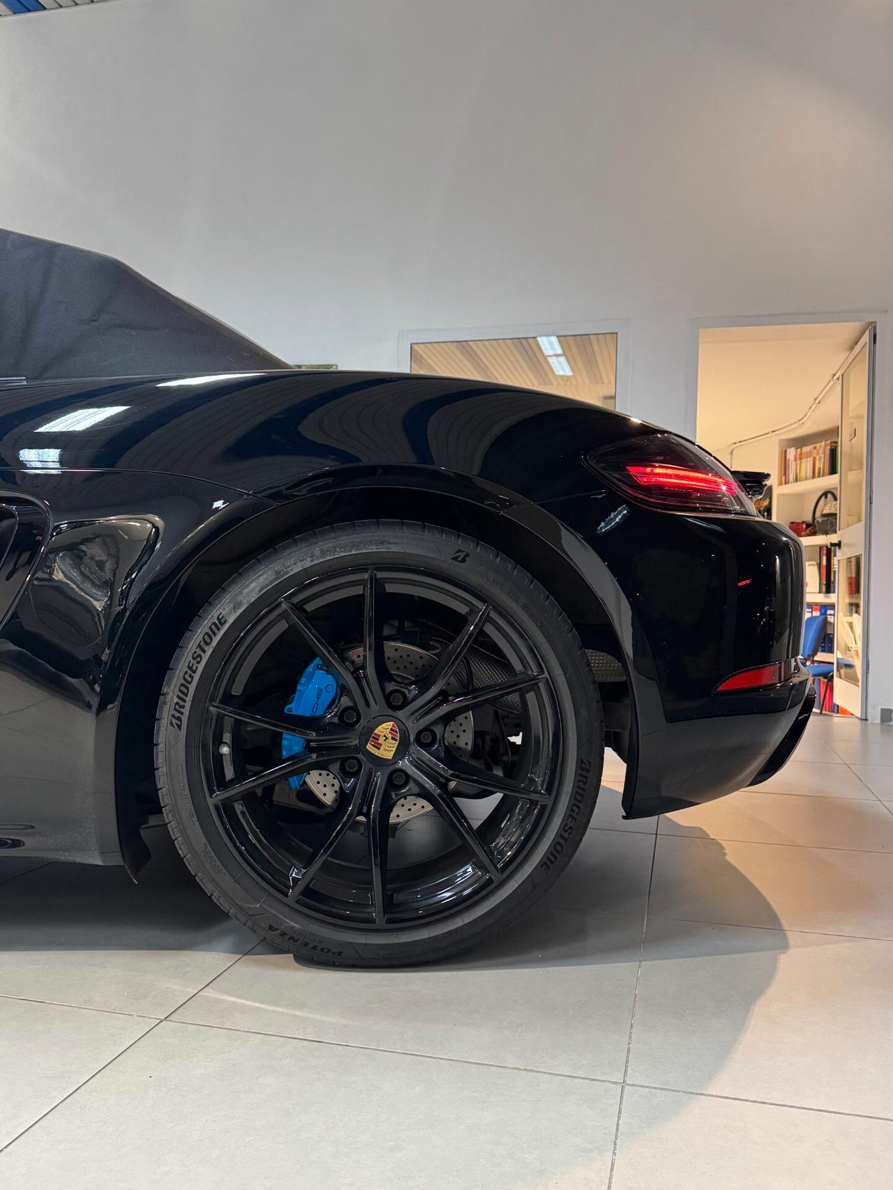 Porsche 718 Spyder Boxster 2.0 T