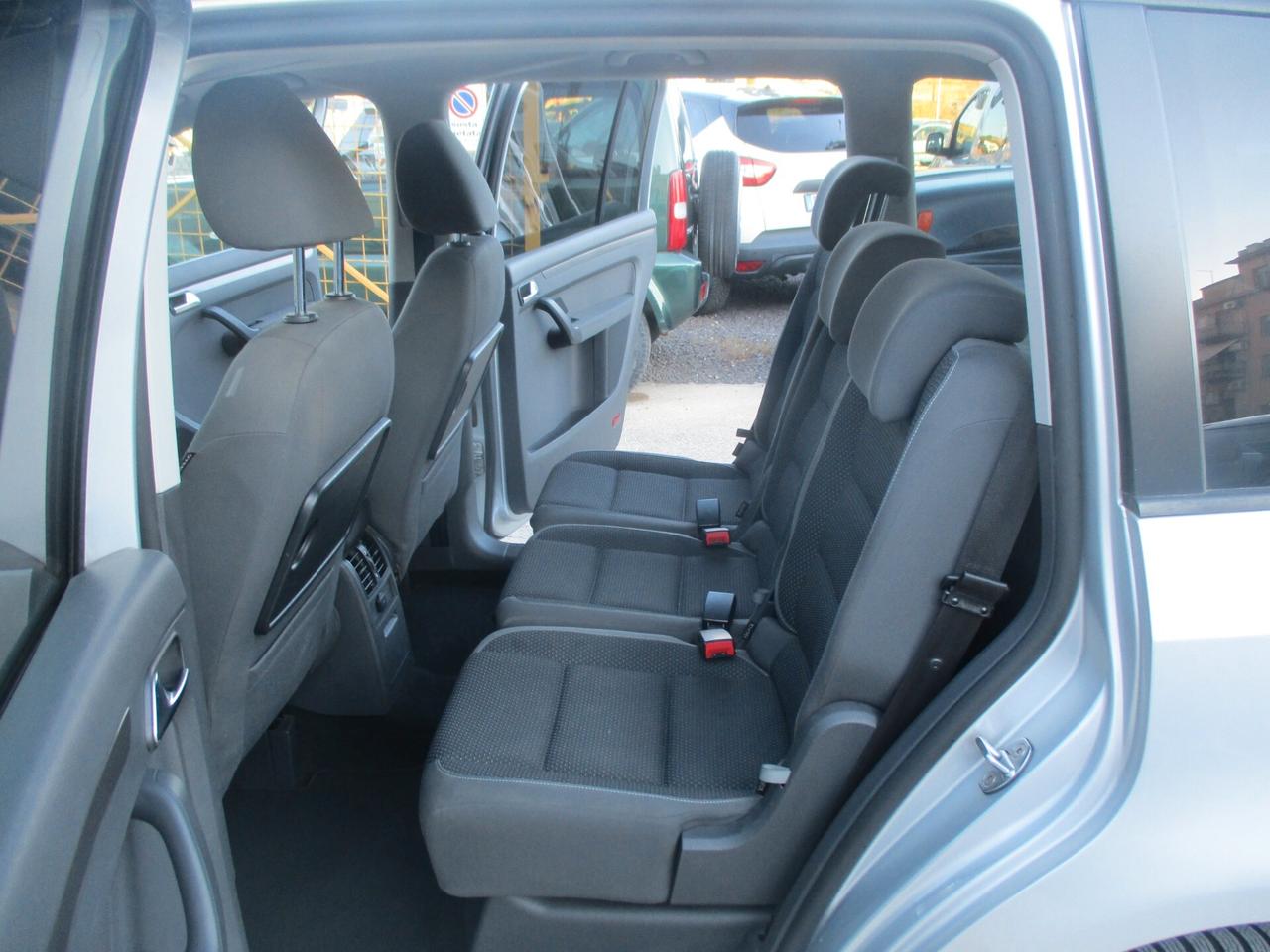 Volkswagen Touran 1.6 TDI DSG MOLTO BELLO 2012