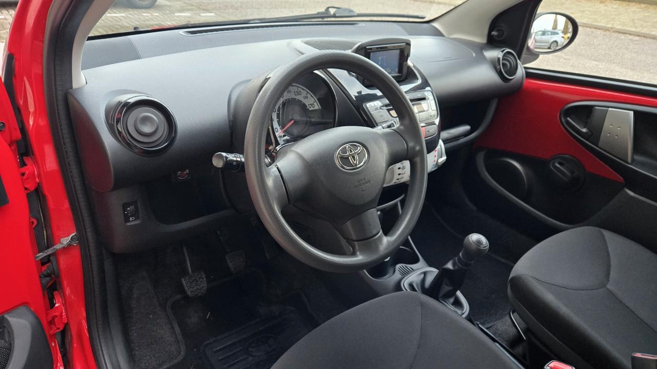 Toyota Aygo 1.0 VVT-i 69 CV 5 porte x-cite