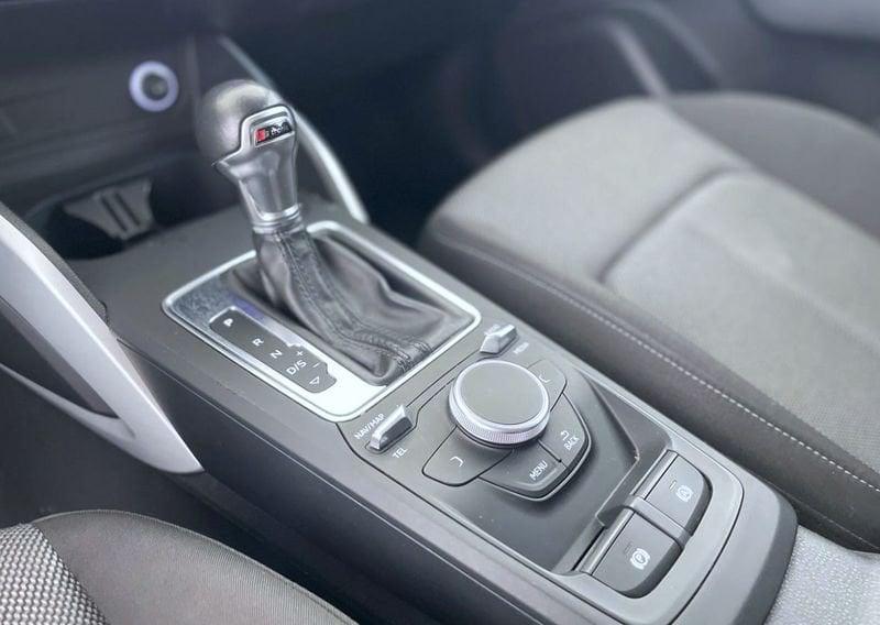 Audi Q2 1.6 30 TDI Identity Black S TRONIC