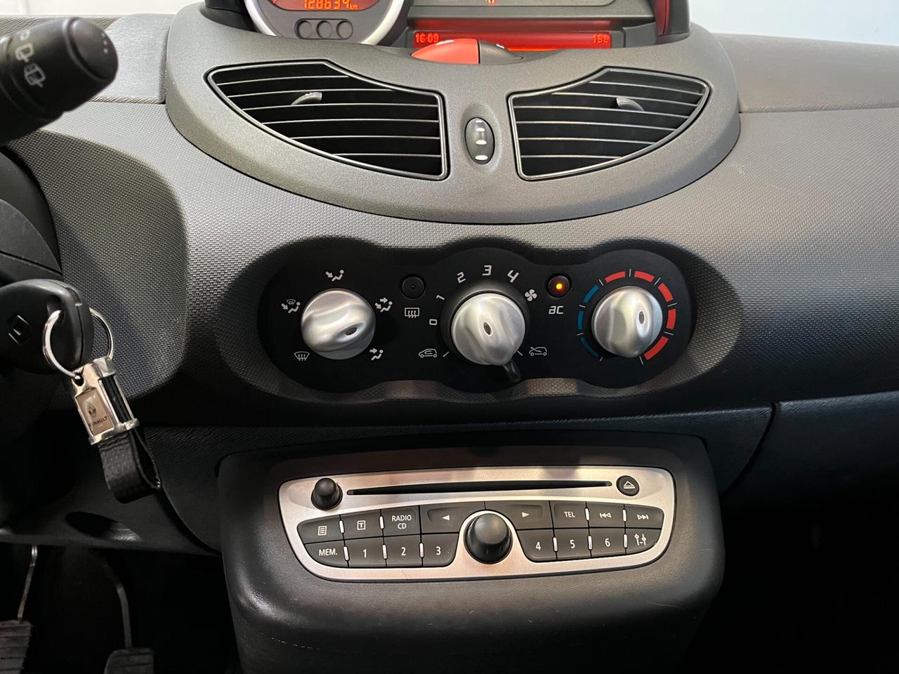 Renault Twingo 1.2cc LIVE 75cv - OK NEOPATENTATI