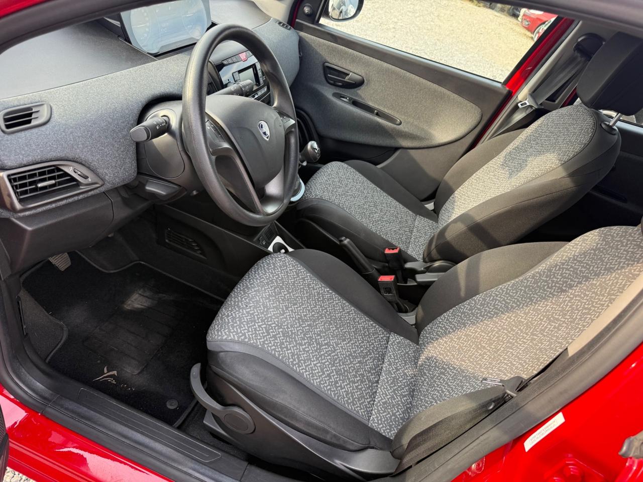 Lancia Ypsilon 1.0 FireFly 5 porte S&S Hybrid Alberta Ferretti