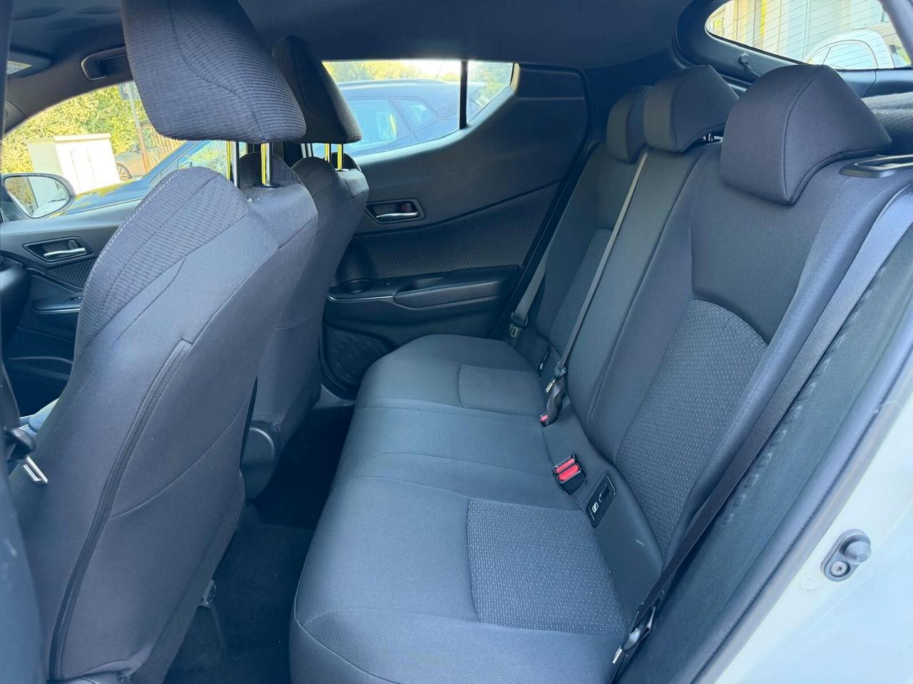 Toyota C-HR 1.2 Turbo CVT 4WD Business