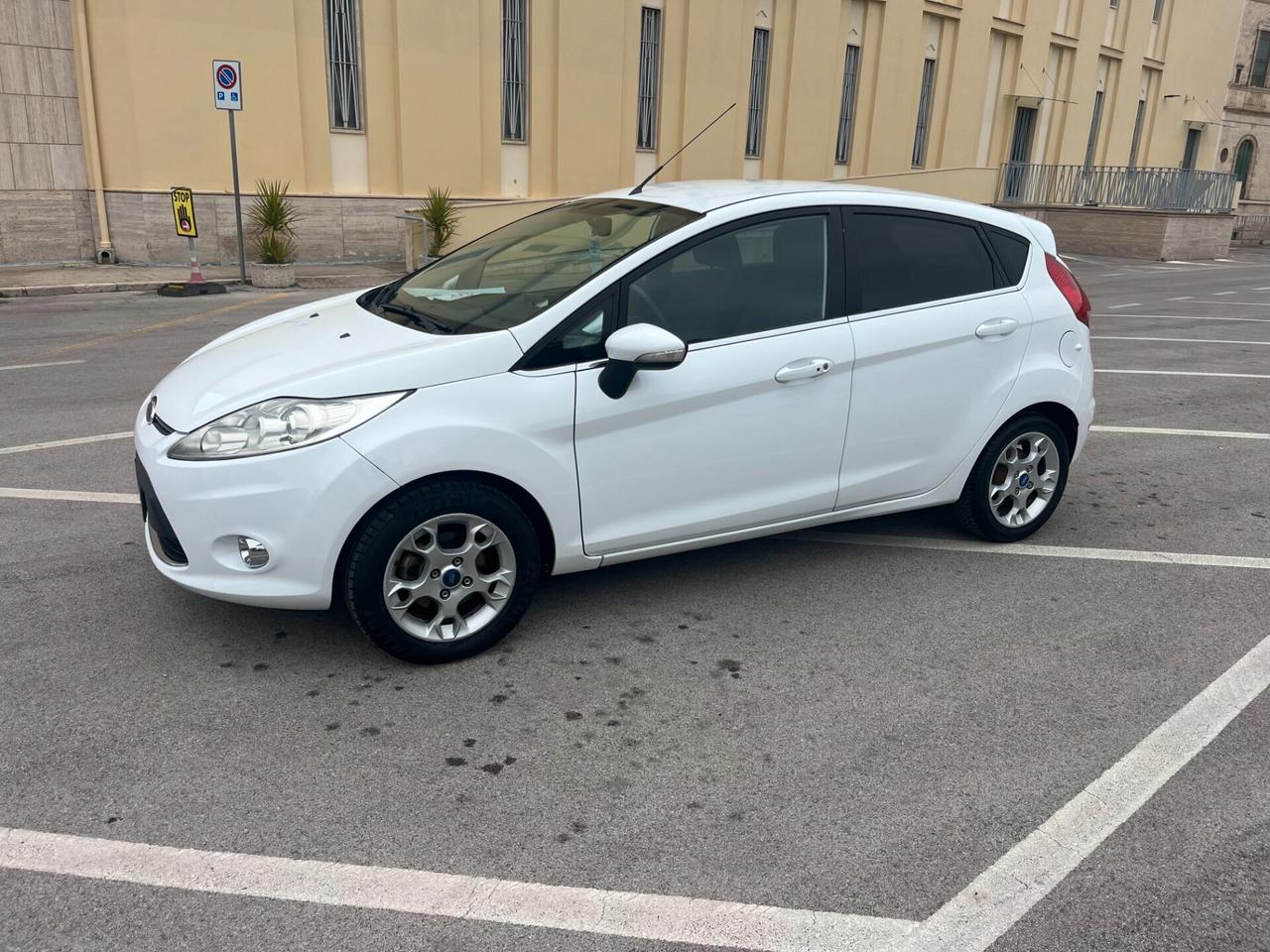 Ford Fiesta 1.4 TDCi 70CV 5 porte Titanium