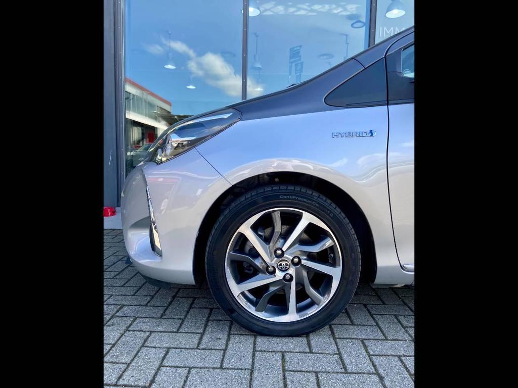 Toyota Yaris 5 Porte 1.5 VVT-i Hybrid y20 E-CVT