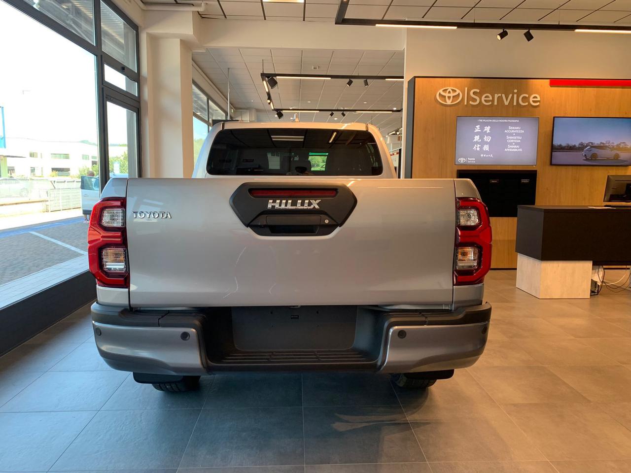 Toyota Hilux 2.4 d-4d double cab Invincible auto
