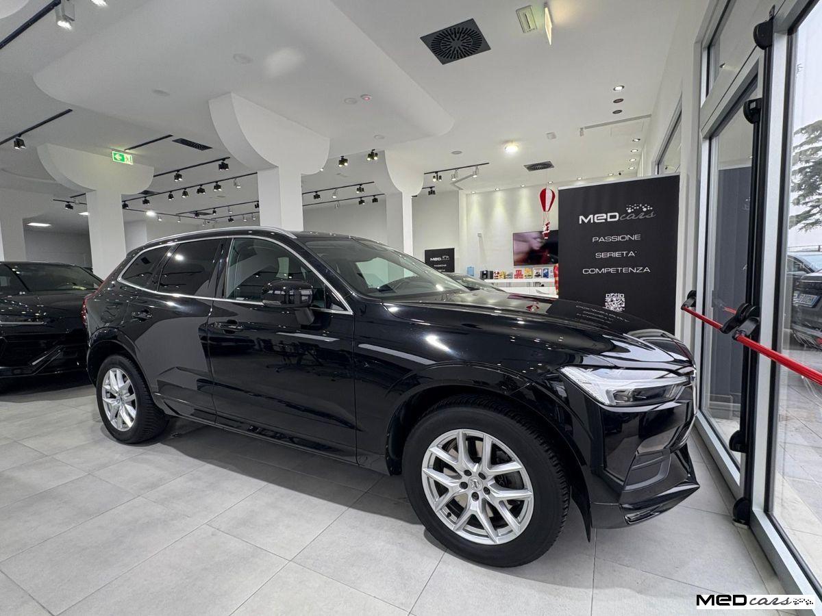 VOLVO - XC60 - B4 AWD Geartronic Momentum