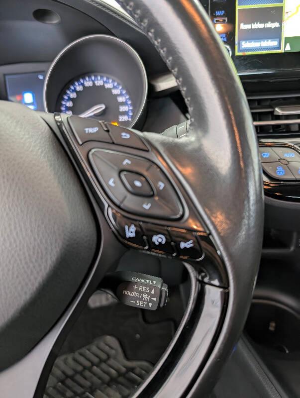 Toyota C-HR 1.8h Business e-cvt AUTOCARRO N1 !