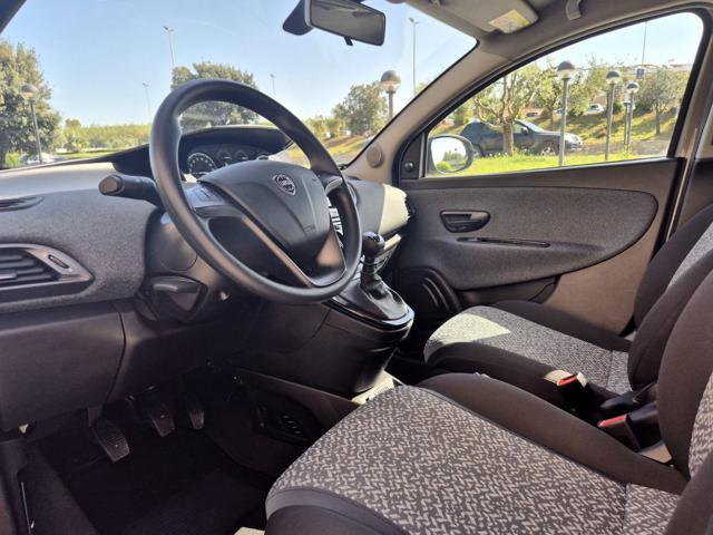 LANCIA Ypsilon 1.0 FireFly 5 porte S&S Hybrid Ecochic Silver