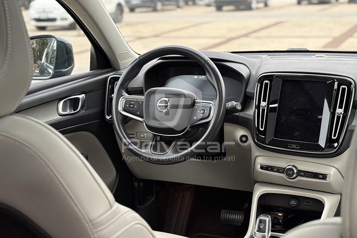 VOLVO XC40 B4 AWD Geartronic Momentum Pro