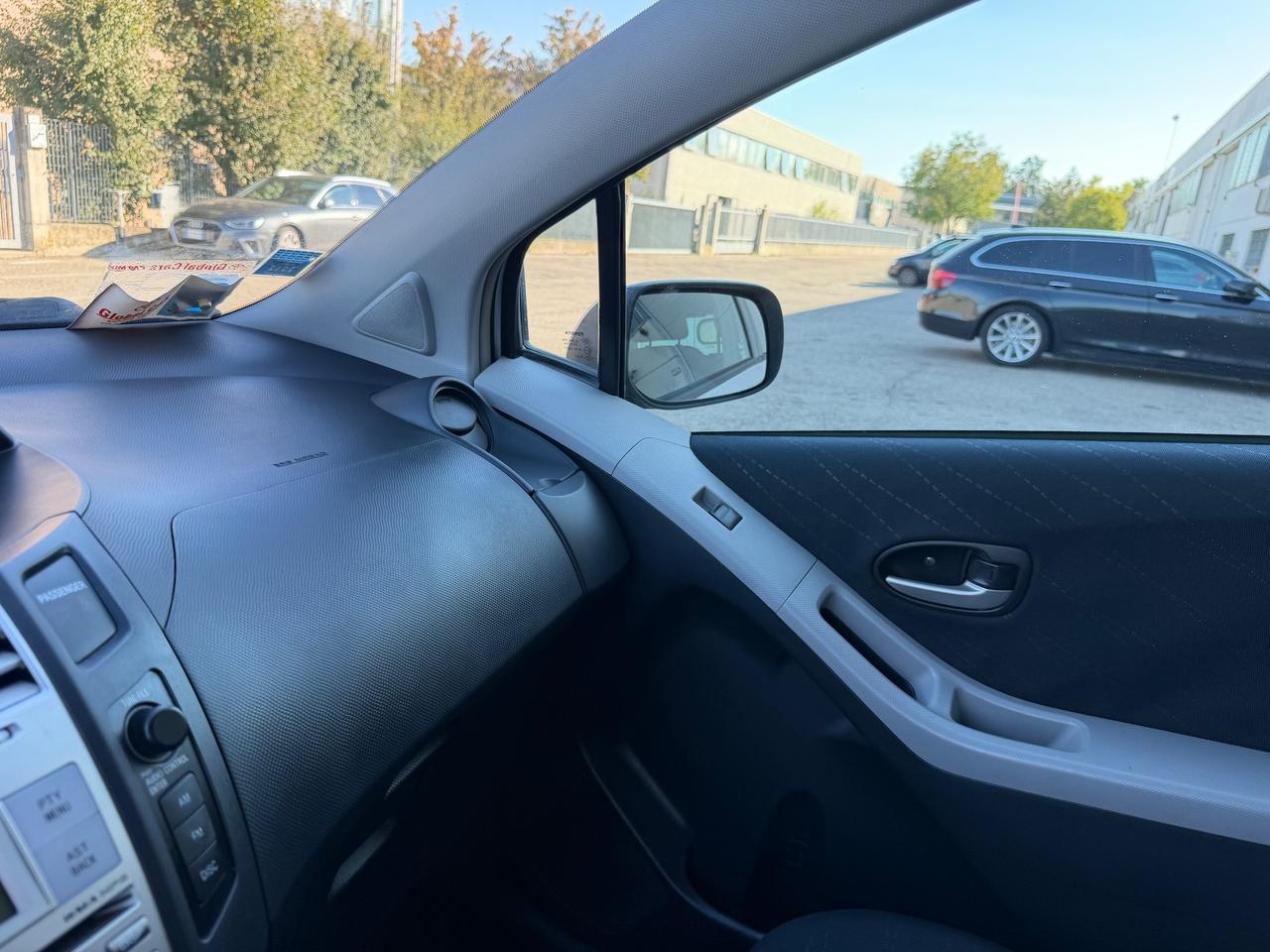 Toyota Yaris 1.3benz 2008 156.000km per neopatentati