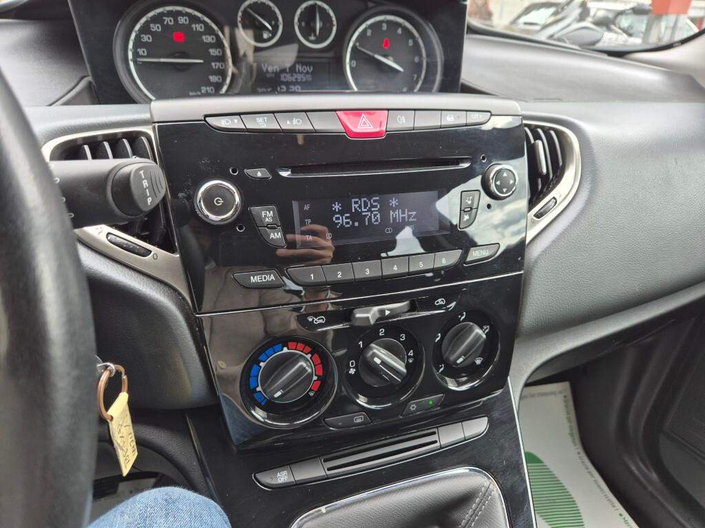 Lancia Ypsilon 1.2 69 CV GOLD UNICOPROPRI