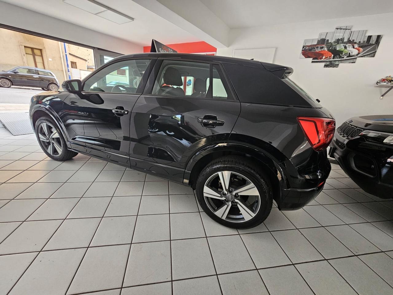 Audi Q2 35 TDI S tronic Identity Black