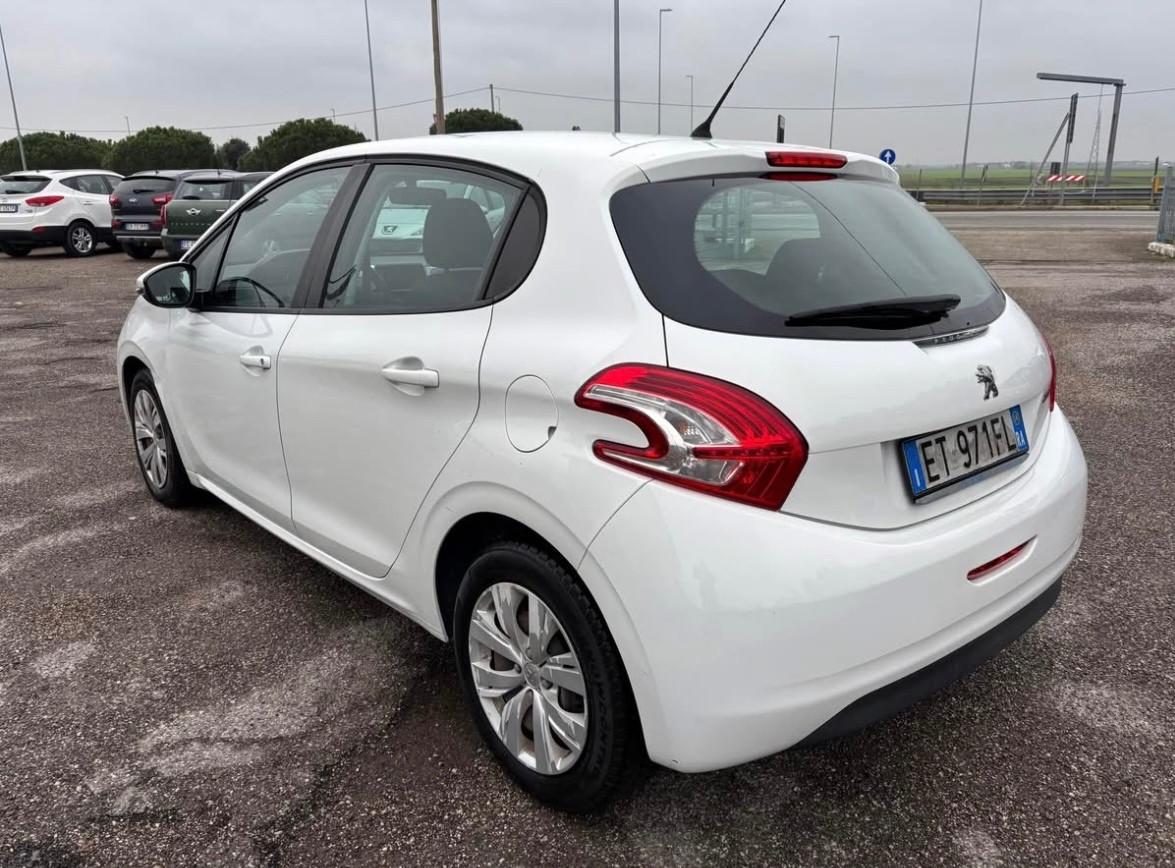 Peugeot 208 1.4 HDi 68 CV 5 porte Allure