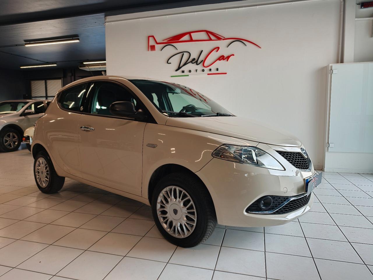 Lancia Ypsilon 0.9 TwinAir 85 CV 5 porte Metano Ecochic Gold