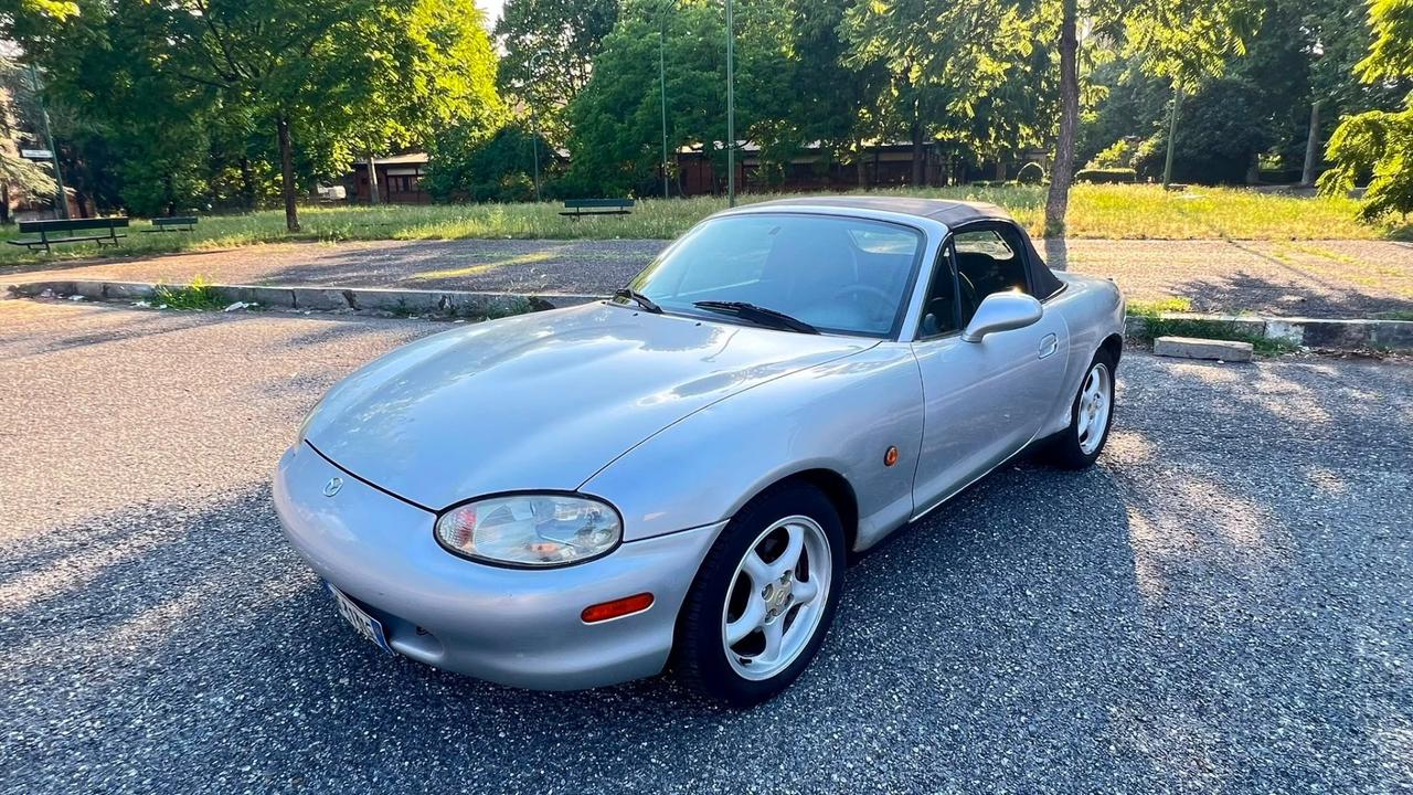 Mazda MX-5 1.6i 16V cat