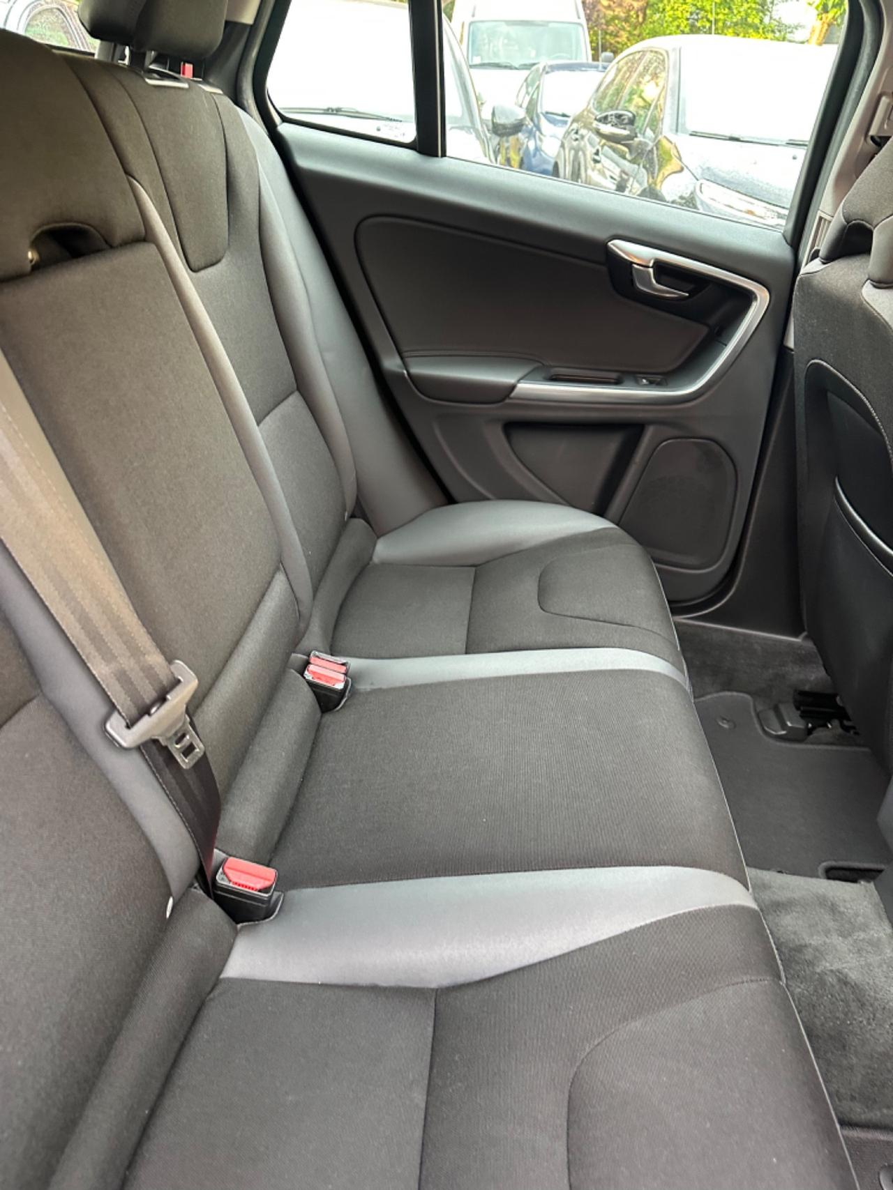 Volvo V60 D2 1.6 MOMENTUM KMCERT GARANZ UNICOPR