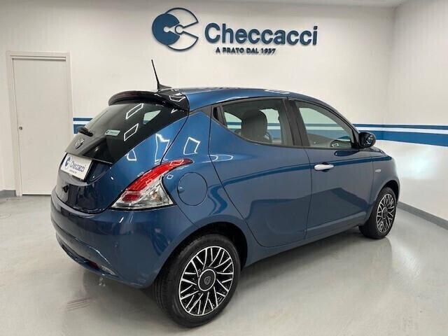 Lancia Ypsilon 1.0 FireFly 5 porte S&S Hybrid Silver