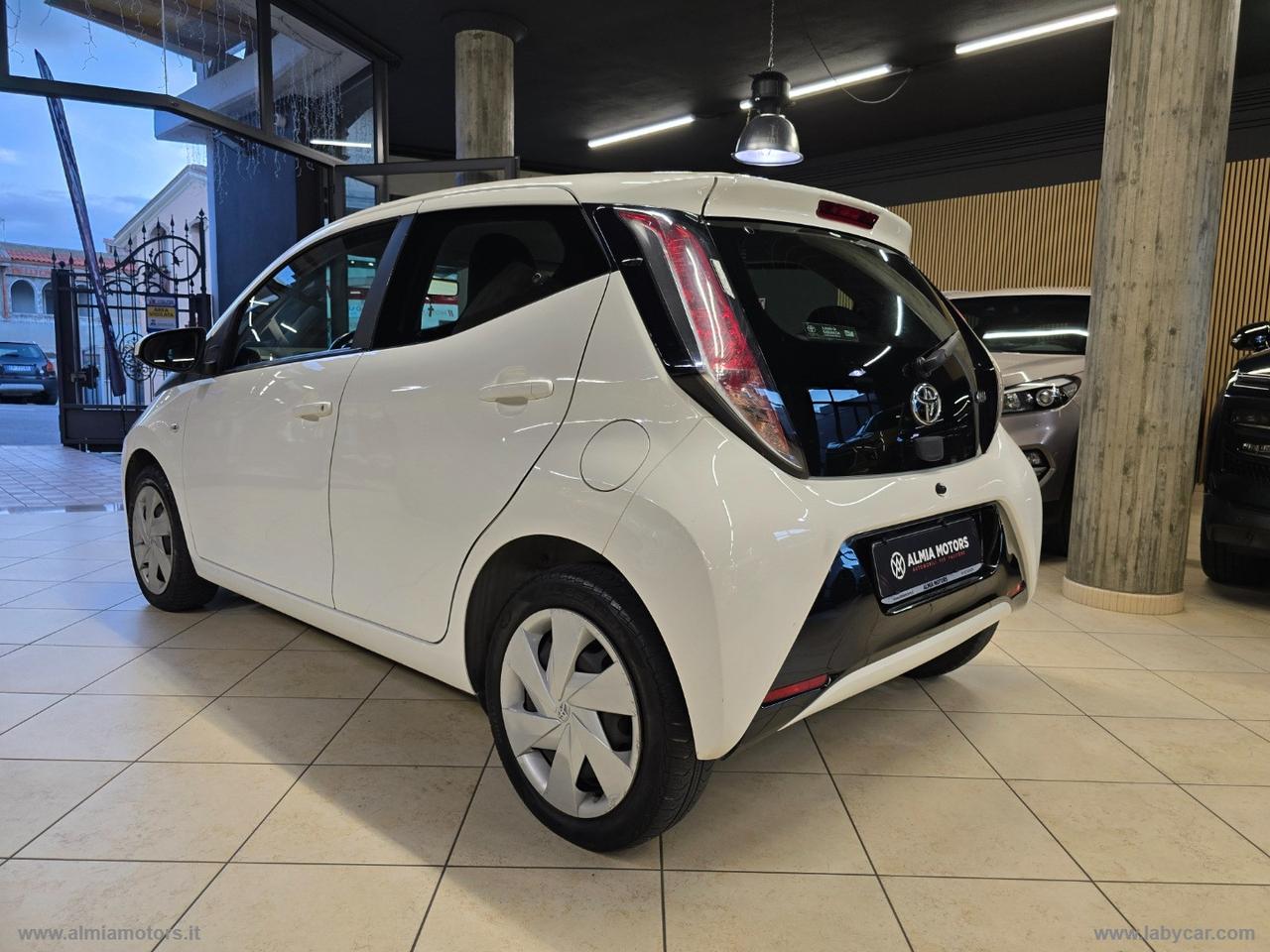 TOYOTA Aygo 1.0 VVT-i 69 CV 5p. x-cool