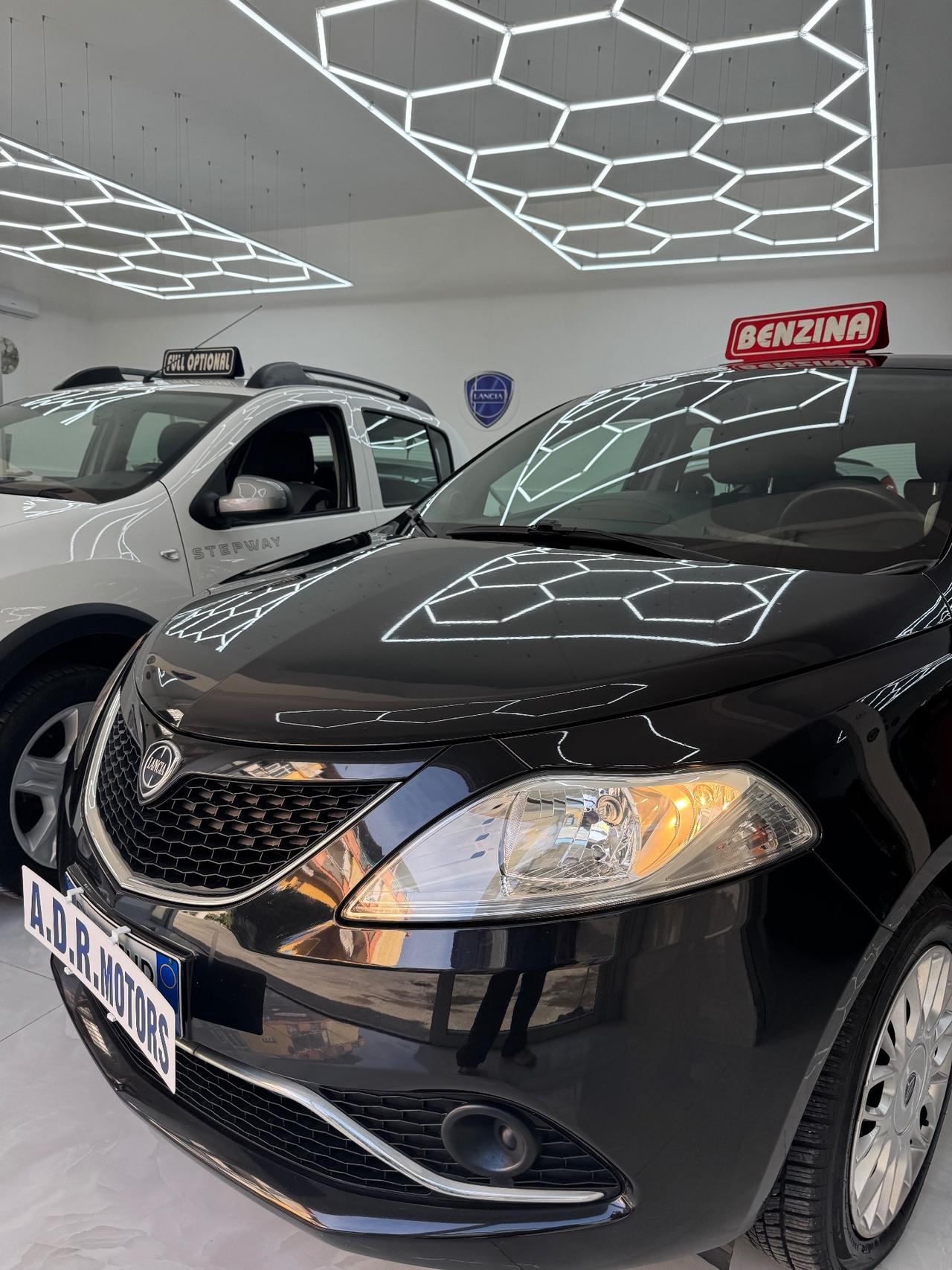 Lancia Ypsilon 1.2 69 CV 5 porte Platinum