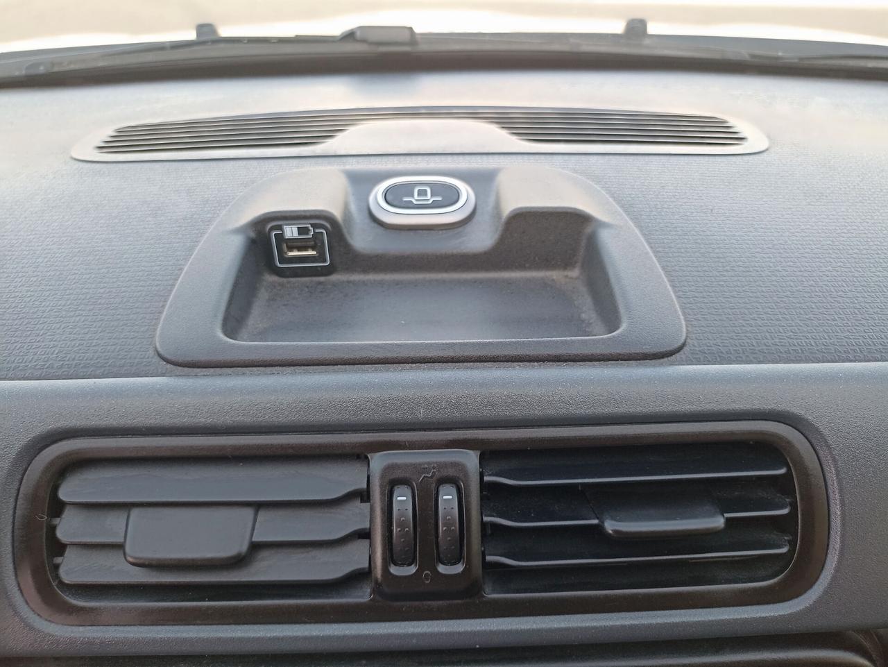 FIAT. NEW PANDA LOUNGE 1.3 DIESEL COMANDI AL VOLANTE