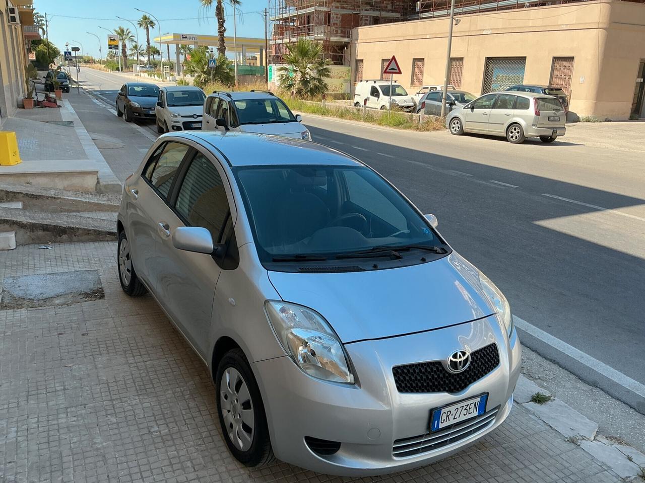 Toyota Yaris 1.0 5 porte Sol