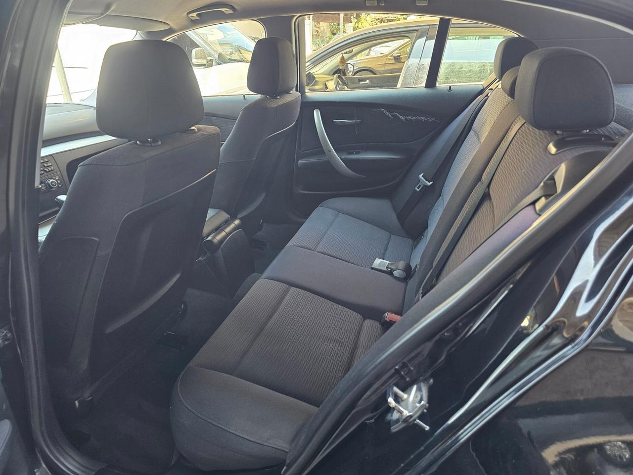 Bmw 118d 5 porte Attiva