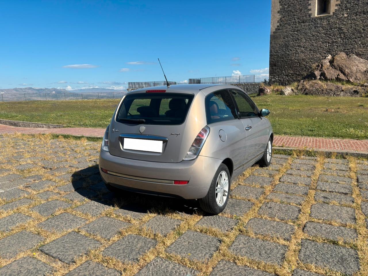 Lancia Ypsilon 1.3 MJT 75 CV Oro