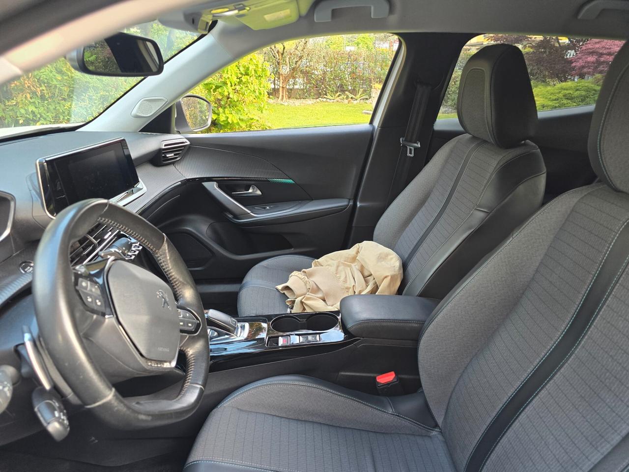 Peugeot 2008 BlueHDi 130 S&S EAT8 Allure Pack