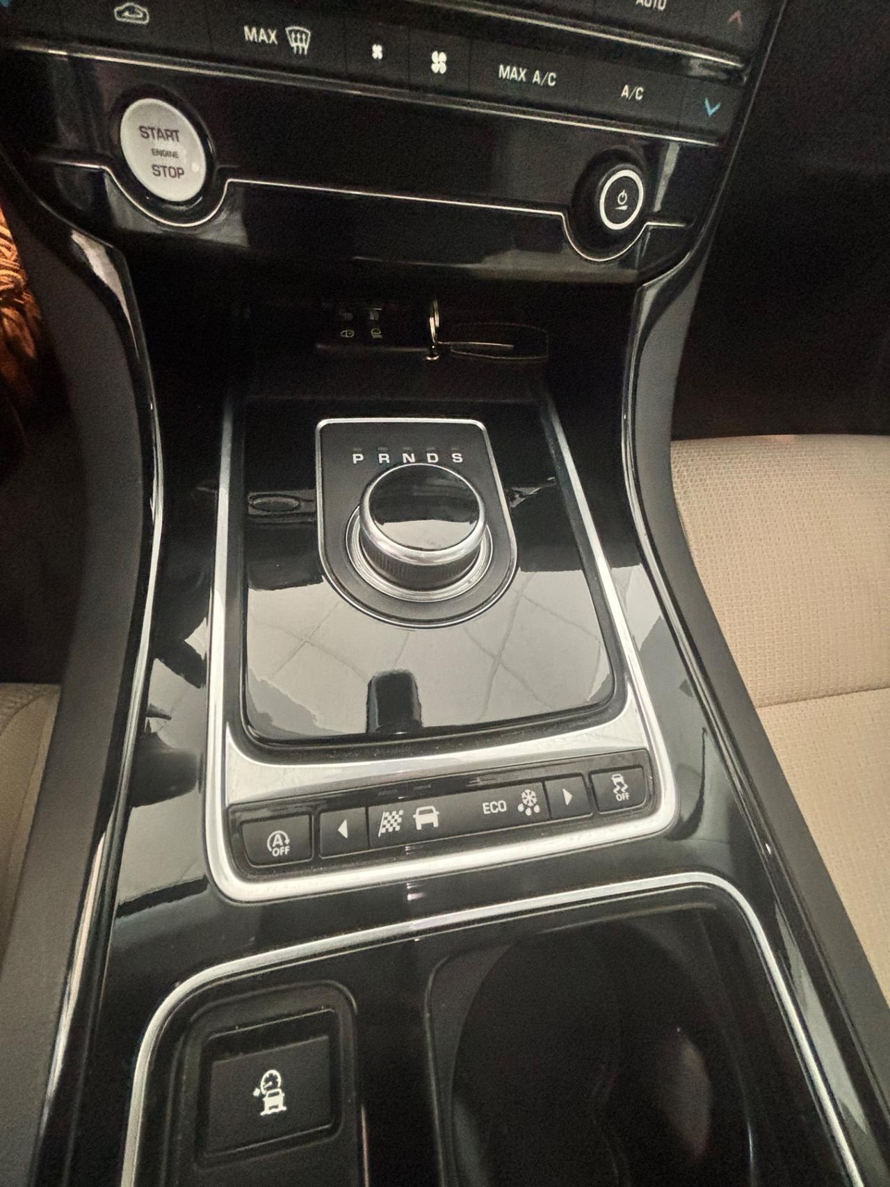 Jaguar XE 2.0 D Turbo 180CV Prestige