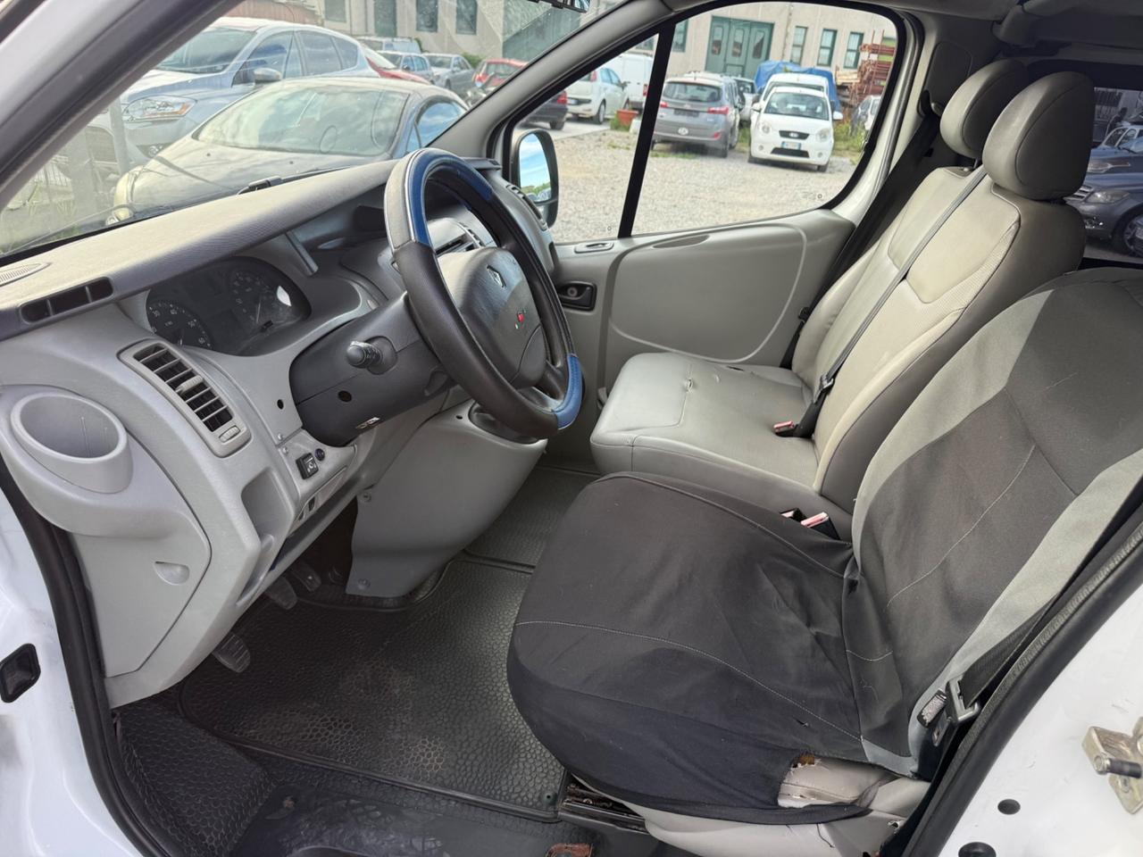 Renault Trafic T27 2.0 16V PC-TN PASSENGER CONFORT