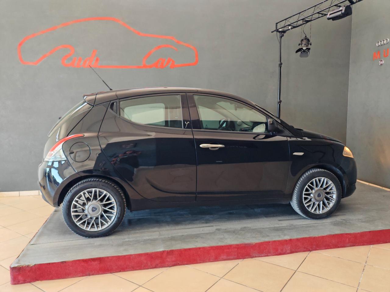 Lancia Ypsilon 1.2 69 CV 5 porte S&S Platinum
