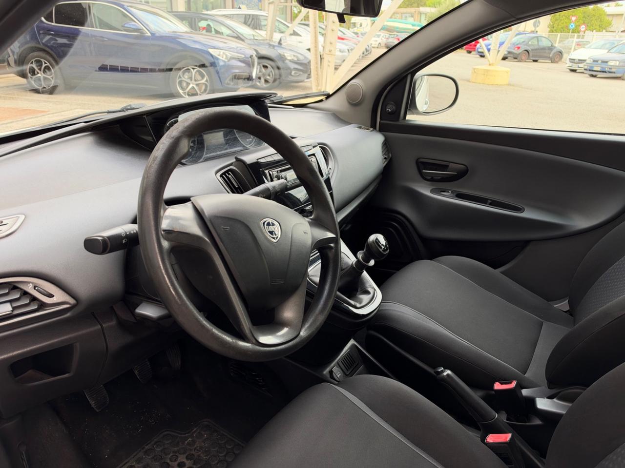 Lancia Ypsilon 1.2 69 CV 5 porte Silver