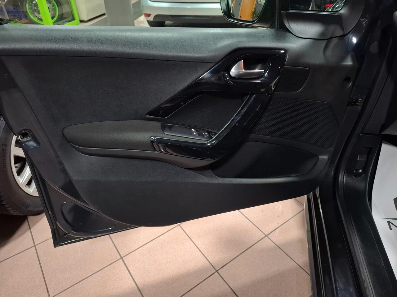 Peugeot 208 1.2 benzina NEOPATENTATO