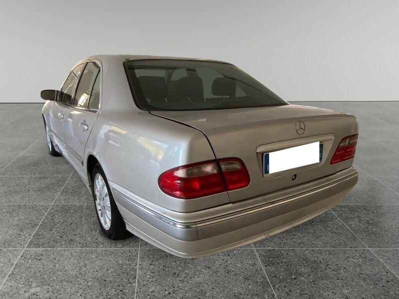 Mercedes-Benz Classe E E 200 Kompressor cat Classic