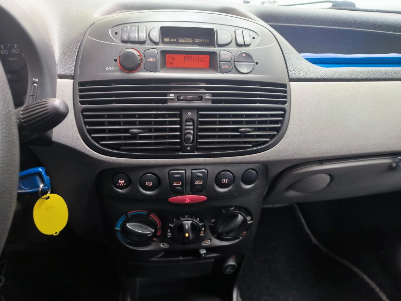 Fiat Punto 5 porte 1.2 bz-59kw/04-2003/NEOPATENTATI