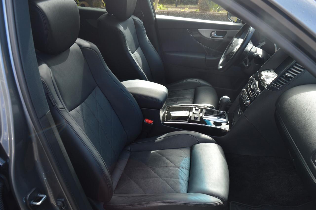 Infiniti QX70 3.0 diesel V6 AT S Premium