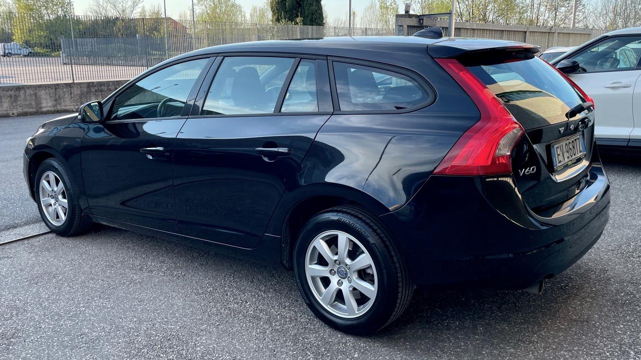 VOLVO V60 1.6 MOMENTUM 115CV - PELLE PARZIALE, CRUISE CONTROL, NEOPATENTATI