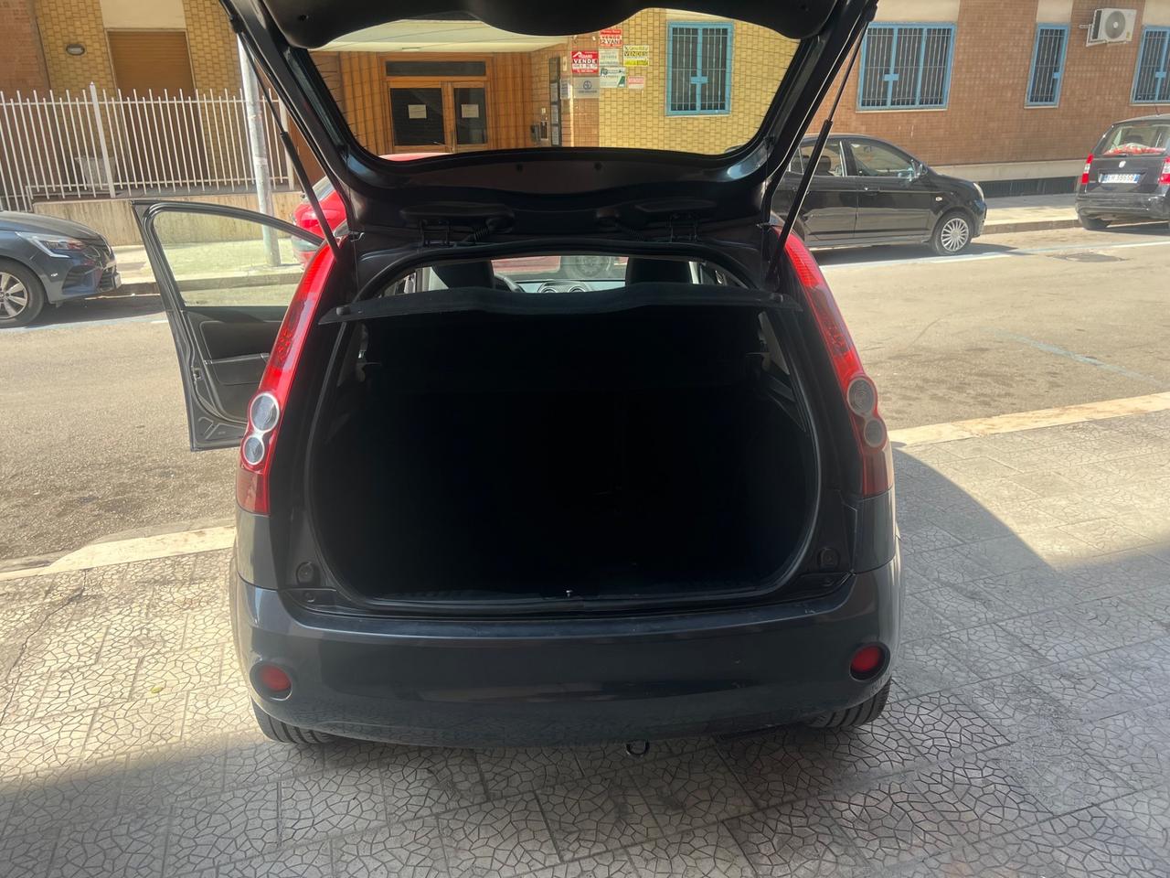 Ford Fiesta 1.4 TDCi 5p. Titanium