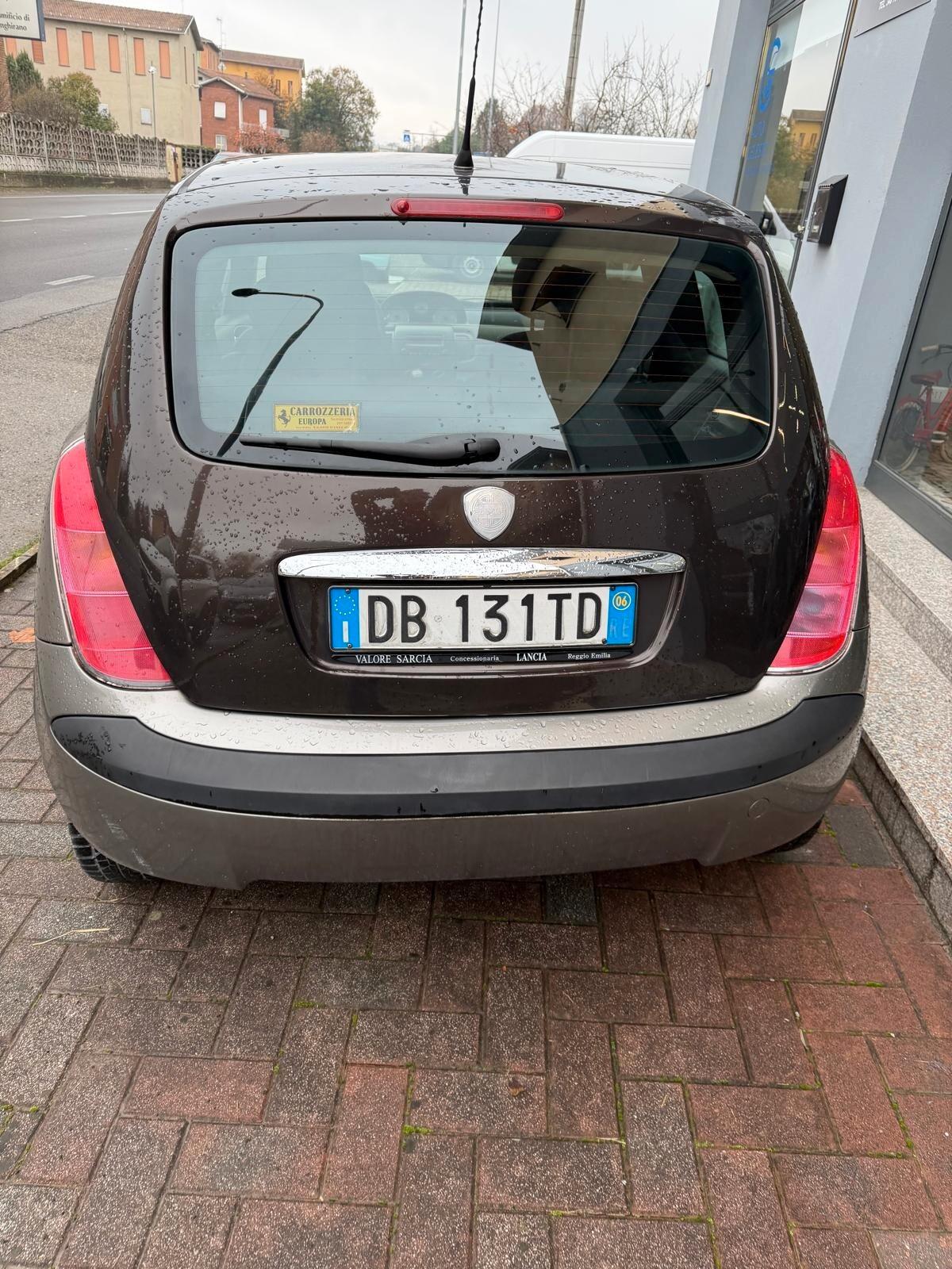 Lancia Ypsilon 1.2 benzina, b-color