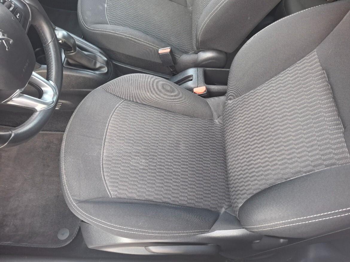 Peugeot 208 PureTech 82 5 porte Allure