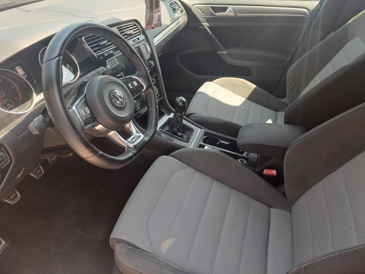 Volkswagen Golf 1.6 TDI 110CV R-Line - OK NEOPATENTATI