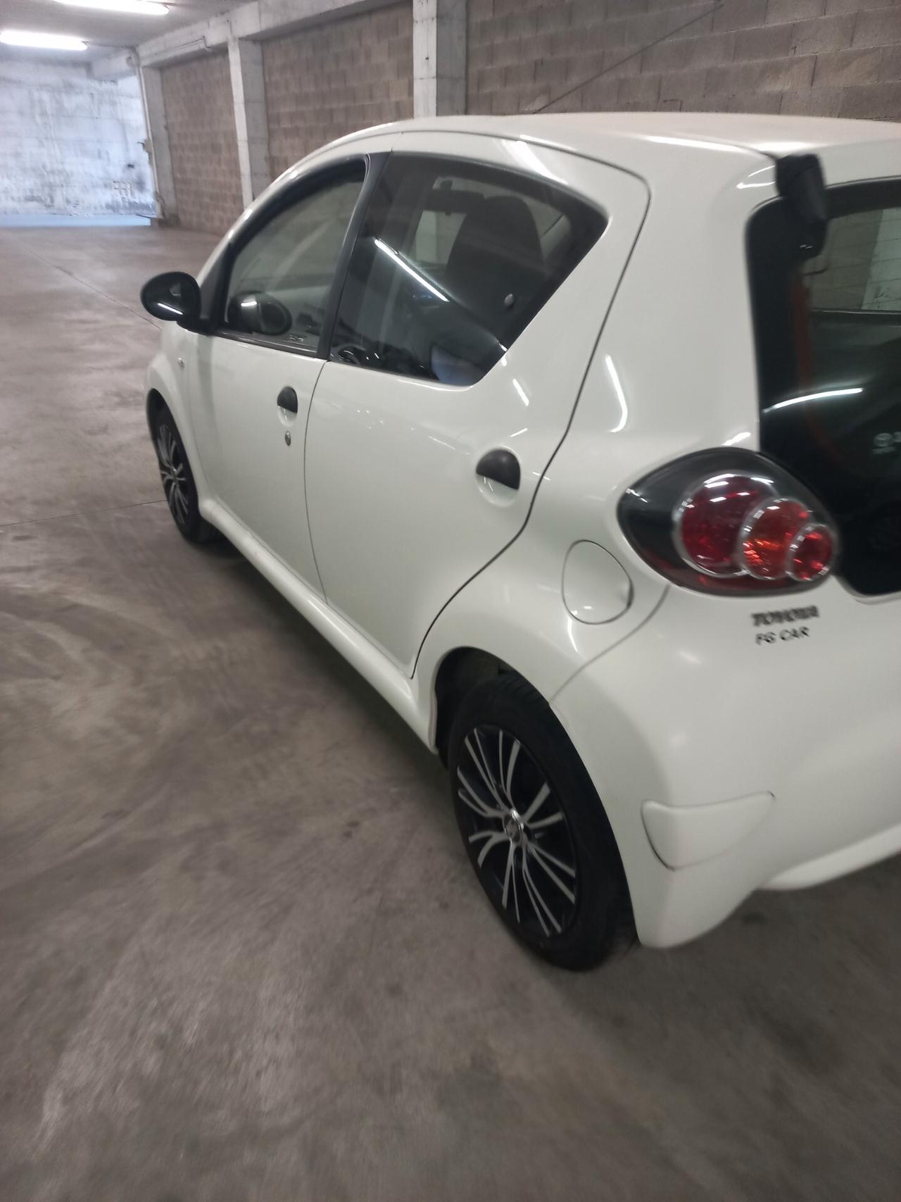 Toyota Aygo 1.0 12V VVT-i 5 porte Deep Ocean Connect