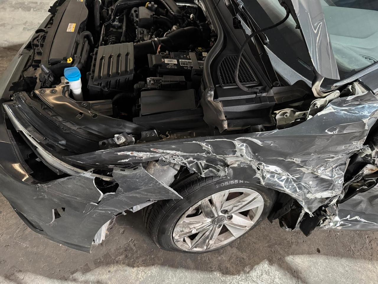 Volkswagen Golf 1.0 etsi 110cv dsg INCIDENTATA