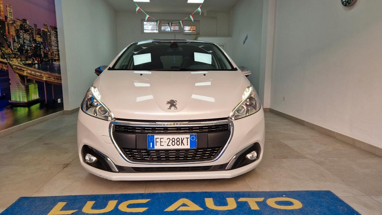 Peugeot 208 tetto panoramico