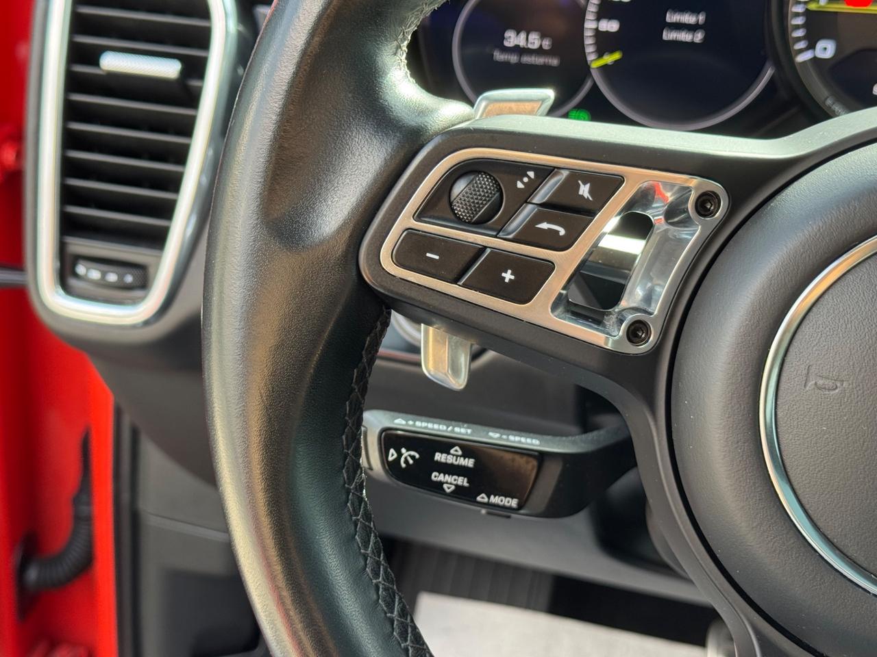 PORSCHE CAYENNE COUPE' TURBO S 4.0 V8 680 CV E-HYBRID LAVA ORANGE FULL IVA
