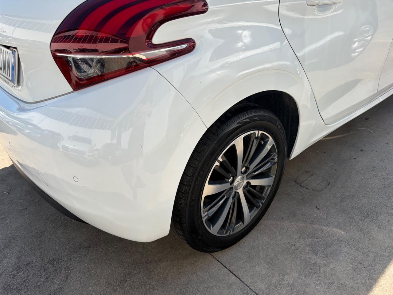Peugeot 208 BlueHDi 1.6 5 porte Allure