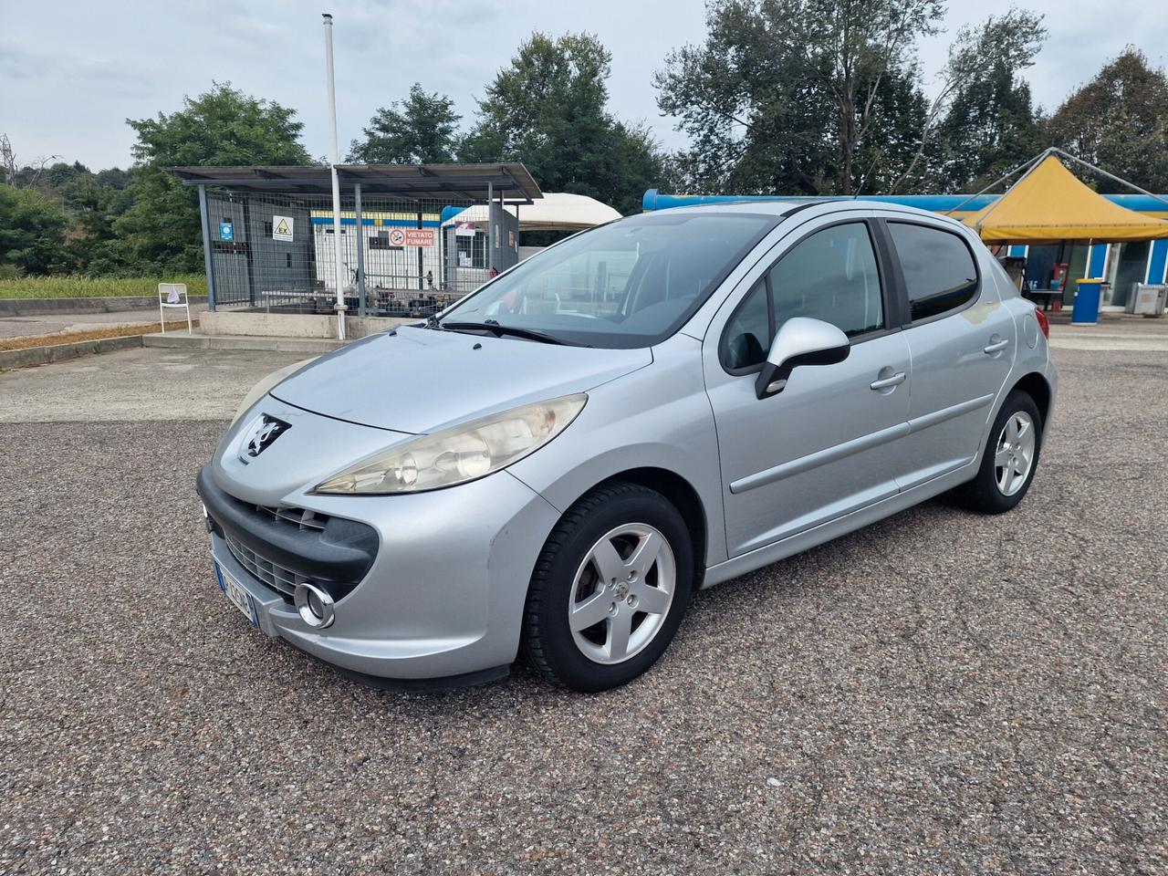 Peugeot 207 1.4 8V 75CV 5p. X Line